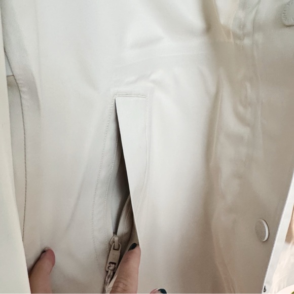 NWT Vuori Women's Tuuli Rain Jacket - Bone - Picture 13 of 13